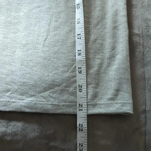 SO juniors medium gray shirt - Picture 8 of 9